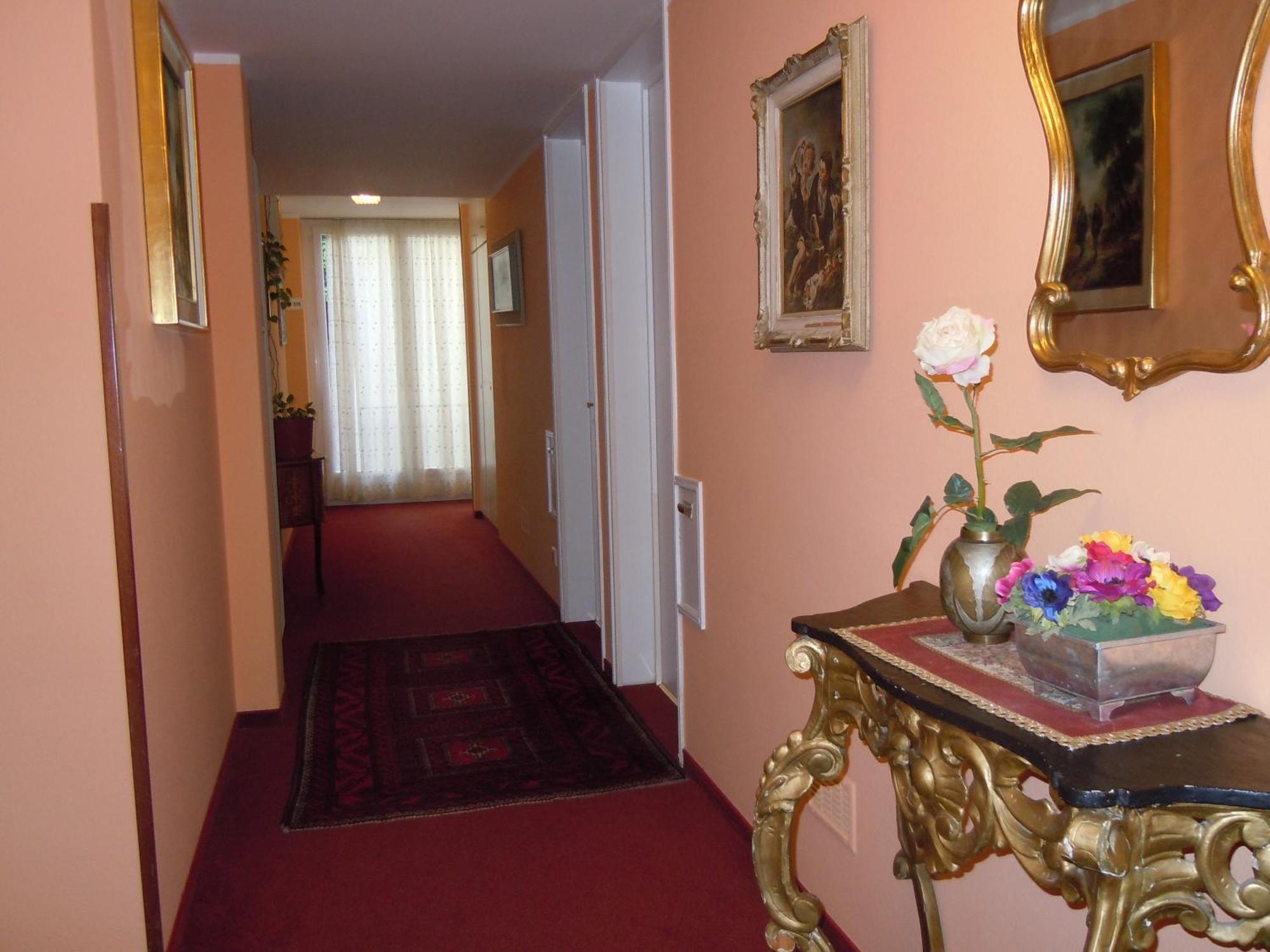 Lodge Swiss Nassa Garni Lugano